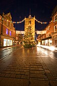 Altstadt zu Weihnachten, Nacht; Morpeth, Northumberland, England