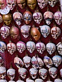 Traditionelle venezianische Maskerade-Masken auf dem Markt; Venedig, Italien