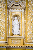 Statue des Heiligen in der Kirchenfassade; Antigua, Guatemala
