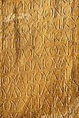 Ephesus, Anatolien, Türkei; Nahaufnahme einer griechischen Inschrift