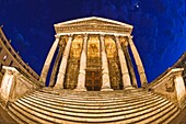 Romanischer Tempel; Maison Caree, Nimes, Frankreich