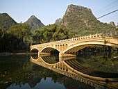 Brücke in den Bergen; Xing Ping China