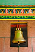Glocke im Hindu-Tempel Chua Ba Mariamman; Ho-Chi-Minh-Stadt (Saigon), Südvietnam, Vietnam