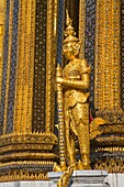 Statue, die den Phra Mondop am Königlichen Großen Palast im Rattanakosin-Distrikt bewacht; Bangkok, Thailand