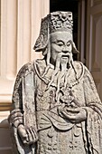 Statue vor dem Tempel des Smaragd-Buddha-Museums im Königlichen Großen Palast; Bangkok, Thailand