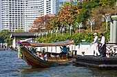 Langschwanzboot auf dem Mae Nam Chao Phray-Fluss; Bangkok, Thailand