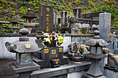 Hügelfriedhof in der Nähe des Märtyrer-Denkmals; Nagasaki, Kyushu-Region, Japan