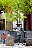 Skulptur von Lee Yun Lung auf dem Far East Square; Singapur, Singapur
