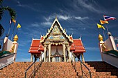 Südostasiatischer Tempel von außen; Khorat, Thailand