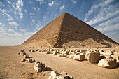 Pyramide in der Wüste; Ägypten, Afrika