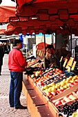 Obstmarktstand, Wiesbaden, Hessen, Deutschland