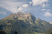 Berge und Gondelbahn, Mayrhofen, Tirol, Österreich
