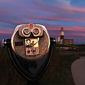 Münzbetriebenes Fernglas mit Leuchtturm, Sag Harbor, New York, USA