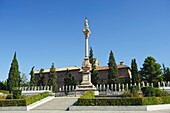 Fuente Del Triunfo-Statue und Königliches Krankenhaus, Granada, Spanien