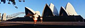 Jogger vor dem Opernhaus von Sydney, Sydney