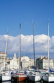 Segelboote vor Anker im Vieux Port, Marseille
