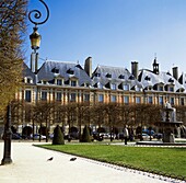 Place Des Vosges, Marais.