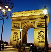 Arc De Triomphe bei Nacht