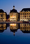 Place De La Bourse in der Abenddämmerung