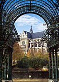 St. Eustache vom Forum Des Halles aus gesehen.