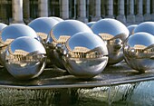 Reflektionen, Jardin Du Palais Royal, Nahaufnahme