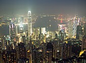Beleuchtete Stadt bei Nacht, Hongkong