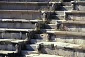 Sitzgelegenheiten im Amphitheater, Nahaufnahme