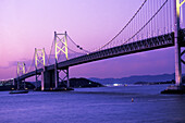 Seto Ohashi Brücke in der Abenddämmerung