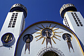 Kathedrale mit zwei Türmen, niedriger Blickwinkel