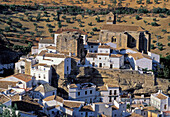 Weiß getünchtes Dorf in Andalusien