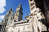 Kathedrale von Santiago, Westfassade mit Portal Bilder des Heiligen Jakobus im Kolleg San Jeronimo
