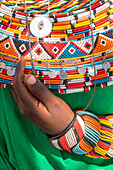 Afrika, Kenia, Samburu-Nationalreservat. Kunsthandwerk der Stämme, Bijouterie.