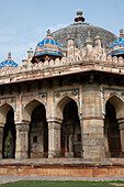 Indien, Delhi. Isa Khan Grabmal und Moschee, um 1547, in achteckiger Form gebaut und in einem achteckigen Garten gelegen.