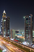 VAE, Stadtzentrum Dubai. Hochhäuser entlang der Sheikh Zayed Road, Blick von oben