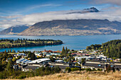 New Zealand, South Island, Otago, Queenstown, elevated town view with Lake Wakatipu