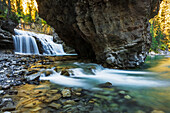 Kaskade im Johnston Canyon, Banff National Park, Alberta, Kanada