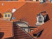 Tschechische Republik, Prag. Dächer von oben gesehen.