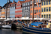 Denmark, Copenhagen, Nyhavn district in city center. Colorful 17th and 18th century buildings, boats and canal