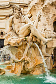 Italien, Rom. Piazza Navona, Brunnen der vier Flüsse (Fontana dei Quattro Fiumi), entworfen 1861 von Bernini, Gott des Ganges