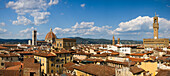 Italien, Florenz. Panoramablick auf die Dächer und die Skyline der Stadt.