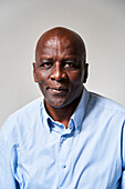 Kopfbild eines professionellen älteren afroamerikanischen Mannes