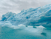 Eisberge, die in den Fjorden von Südgrönland treiben, Dänemark
