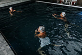 Frauen im Thermalbad-Schwimmbad