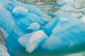 Blaues Eis, Perito-Moreno-Gletscher, Los Glaciares-Nationalpark, Provinz Santa Cruz, Argentinien. Gespeist vom Südpatagonischen Eisfeld, dem drittgrößten Süßwasservorkommen der Welt. Benannt nach dem Entdecker Francisco Moreno