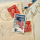 Alte Briefumschläge mit Briefmarken