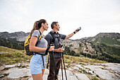 Vereinigte Staaten, Utah, Alpin, Wanderpaar macht Selfie in den Bergen