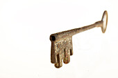 Studioaufnahme eines antiken Schlüssels
