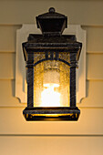 Elektrische Lampe auf der Veranda