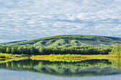 USA, Alaska, Olnes-Teich. Landschaft mit Teichreflexion