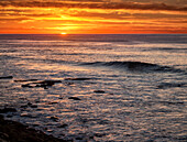 USA, Kalifornien, La Jolla, Sonnenuntergang am Boomer Beach